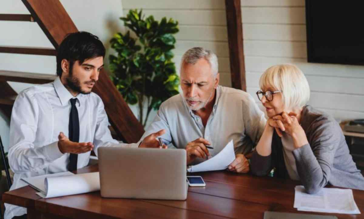 Tem tempo de contribuição mínimo na aposentadoria idade?