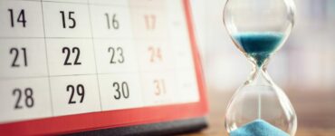 Hourglass and calendar